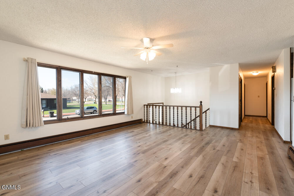 224 W Reno Avenue W