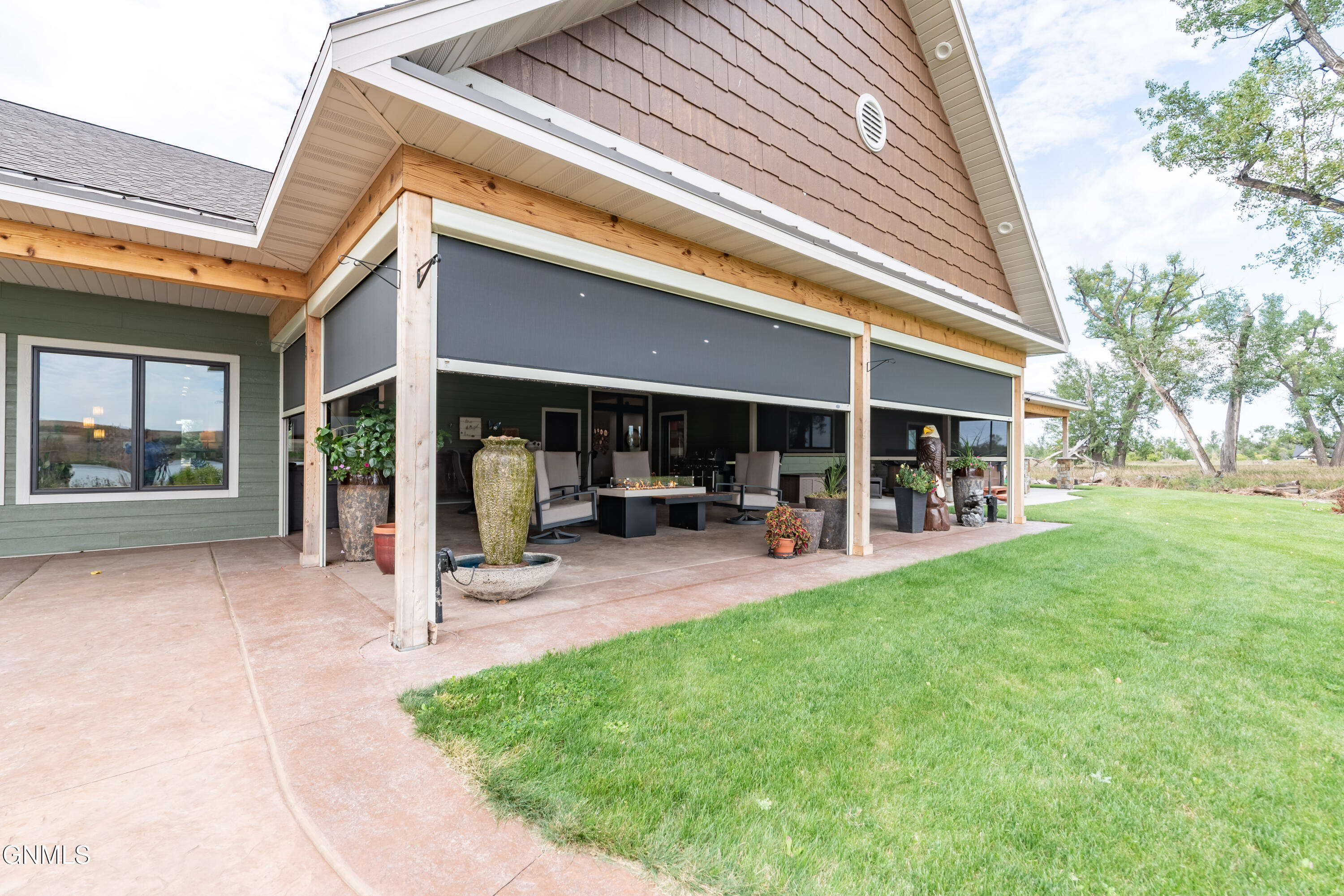 3228 River Drive N