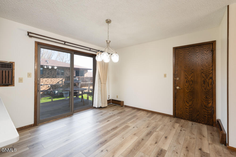 224 W Reno Avenue