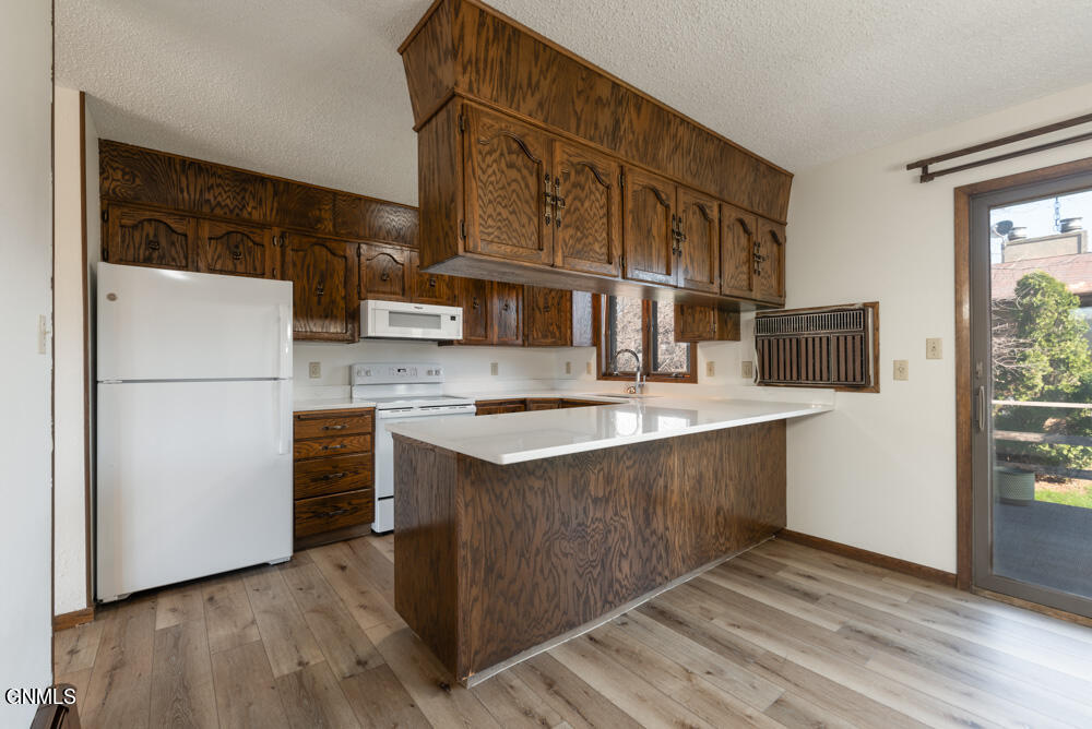 224 W Reno Avenue