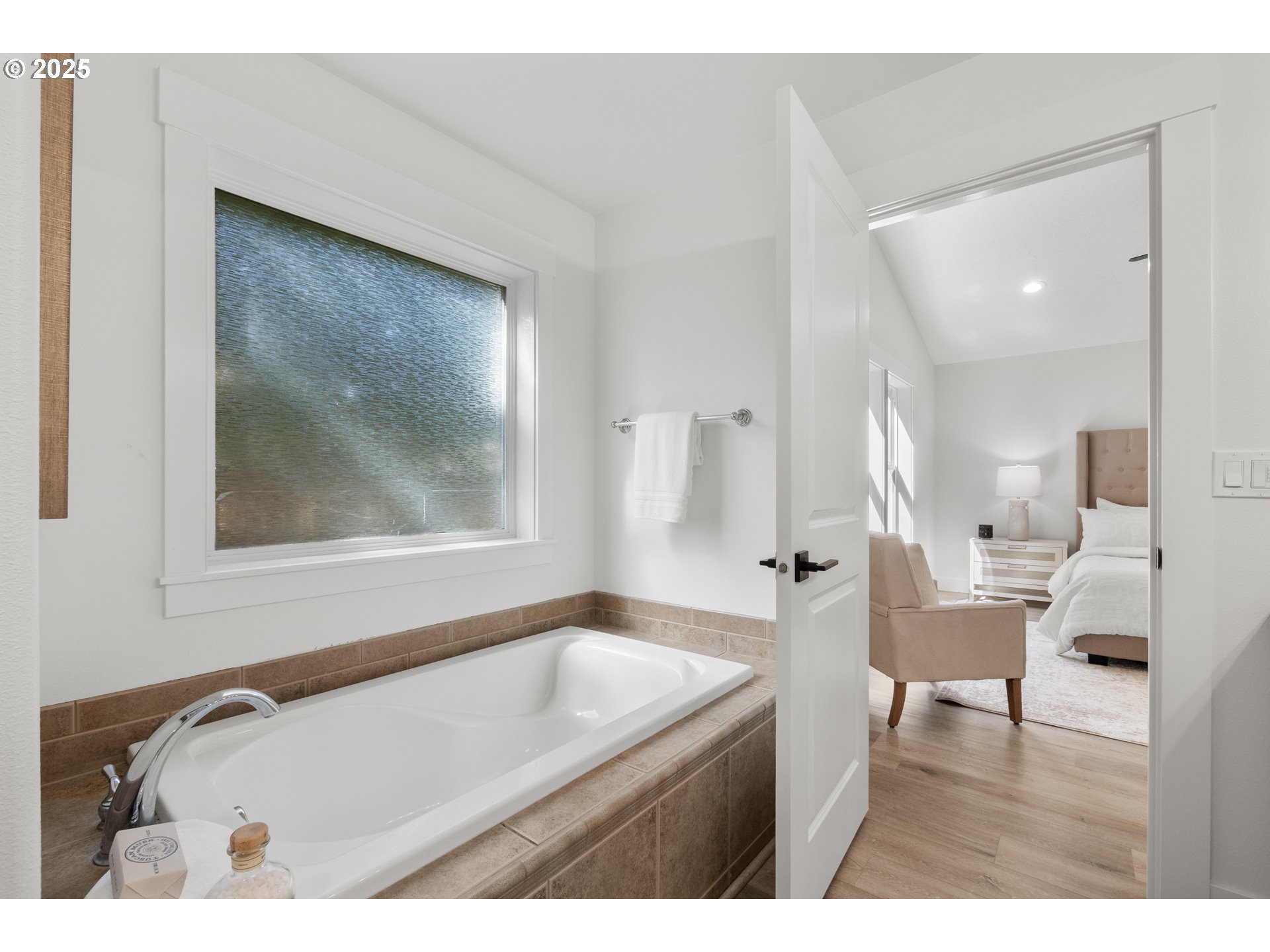 14902 SMITH ROCK AVE NE