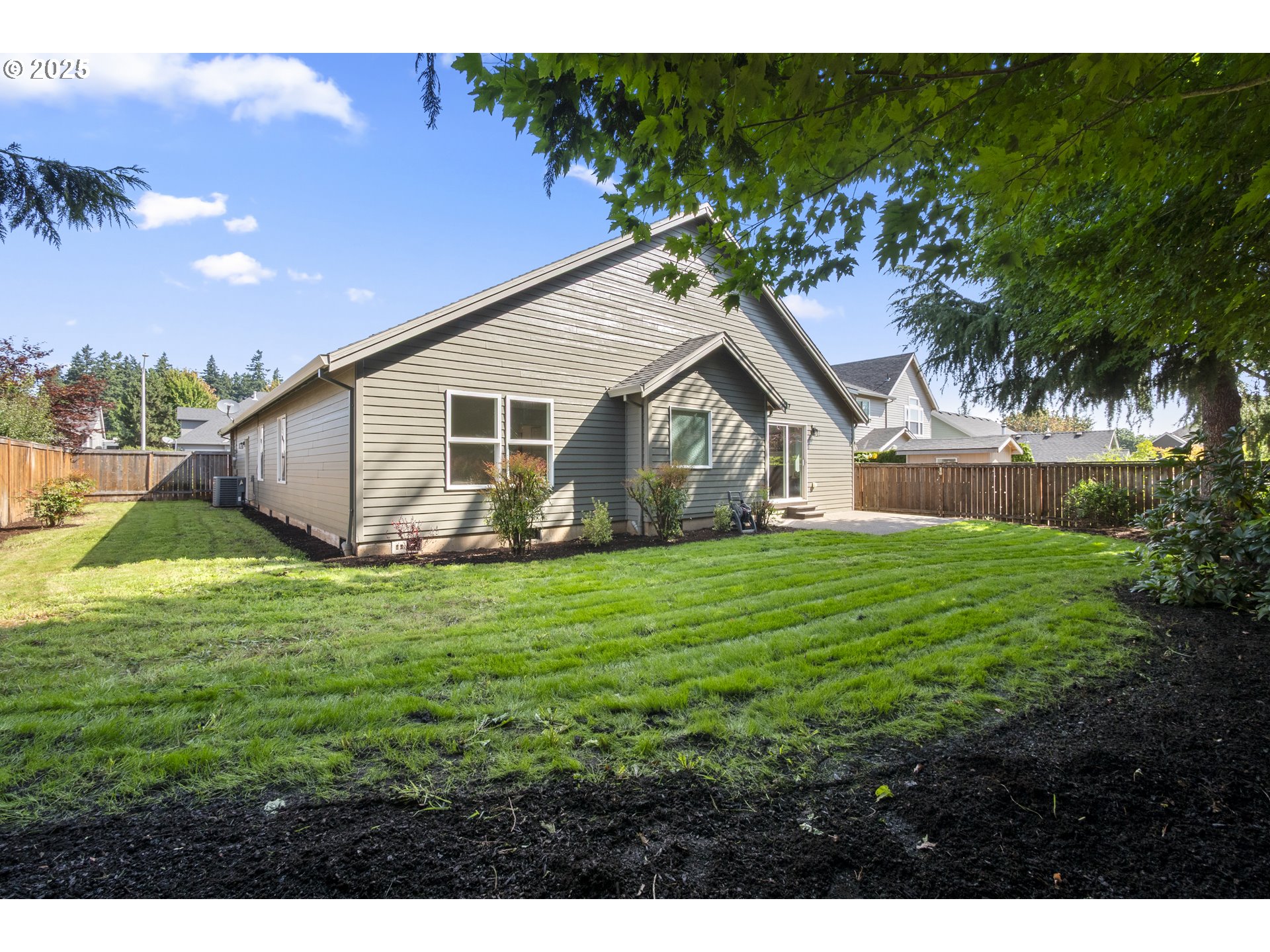 14902 SMITH ROCK AVE NE