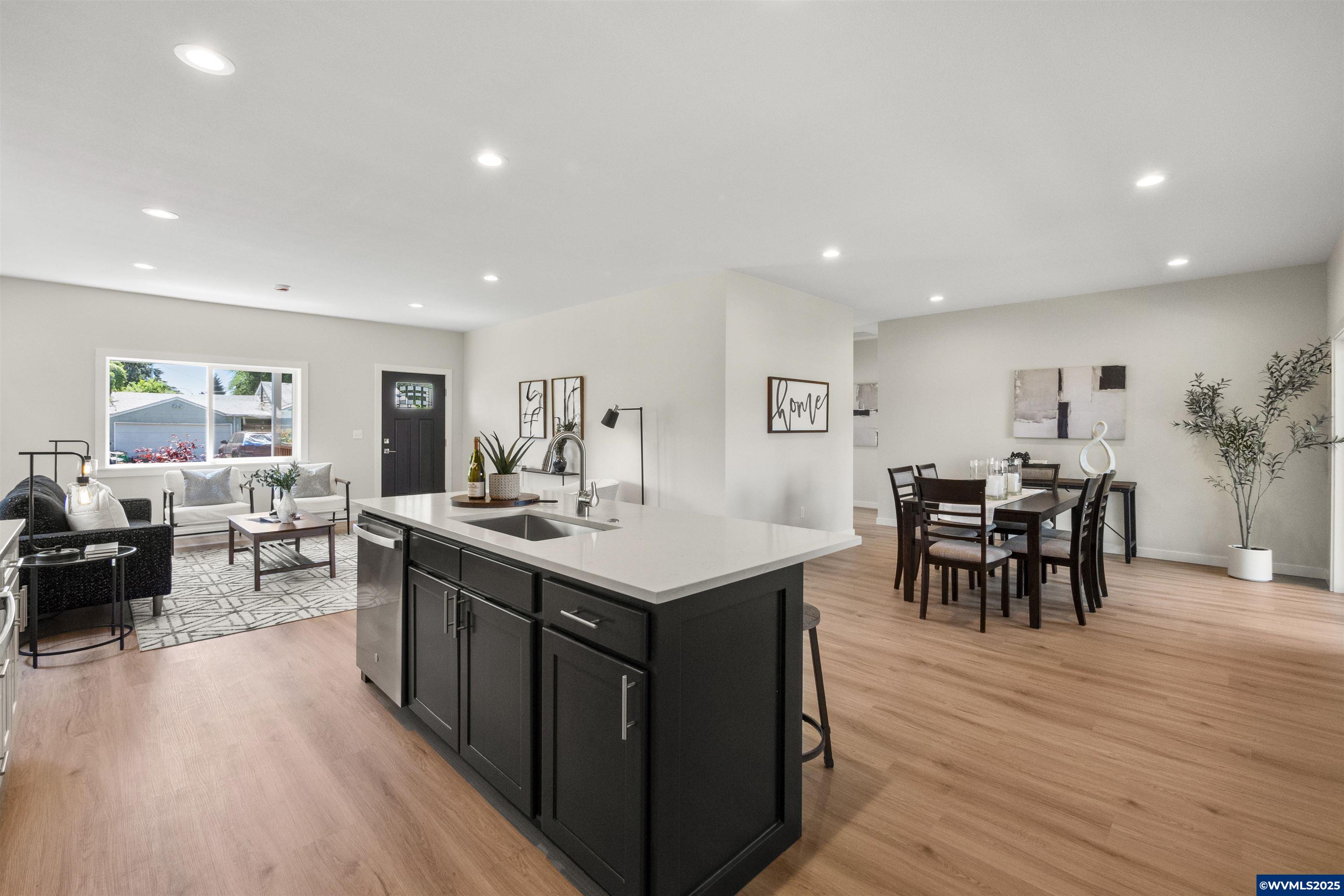 4221 Hudson Av