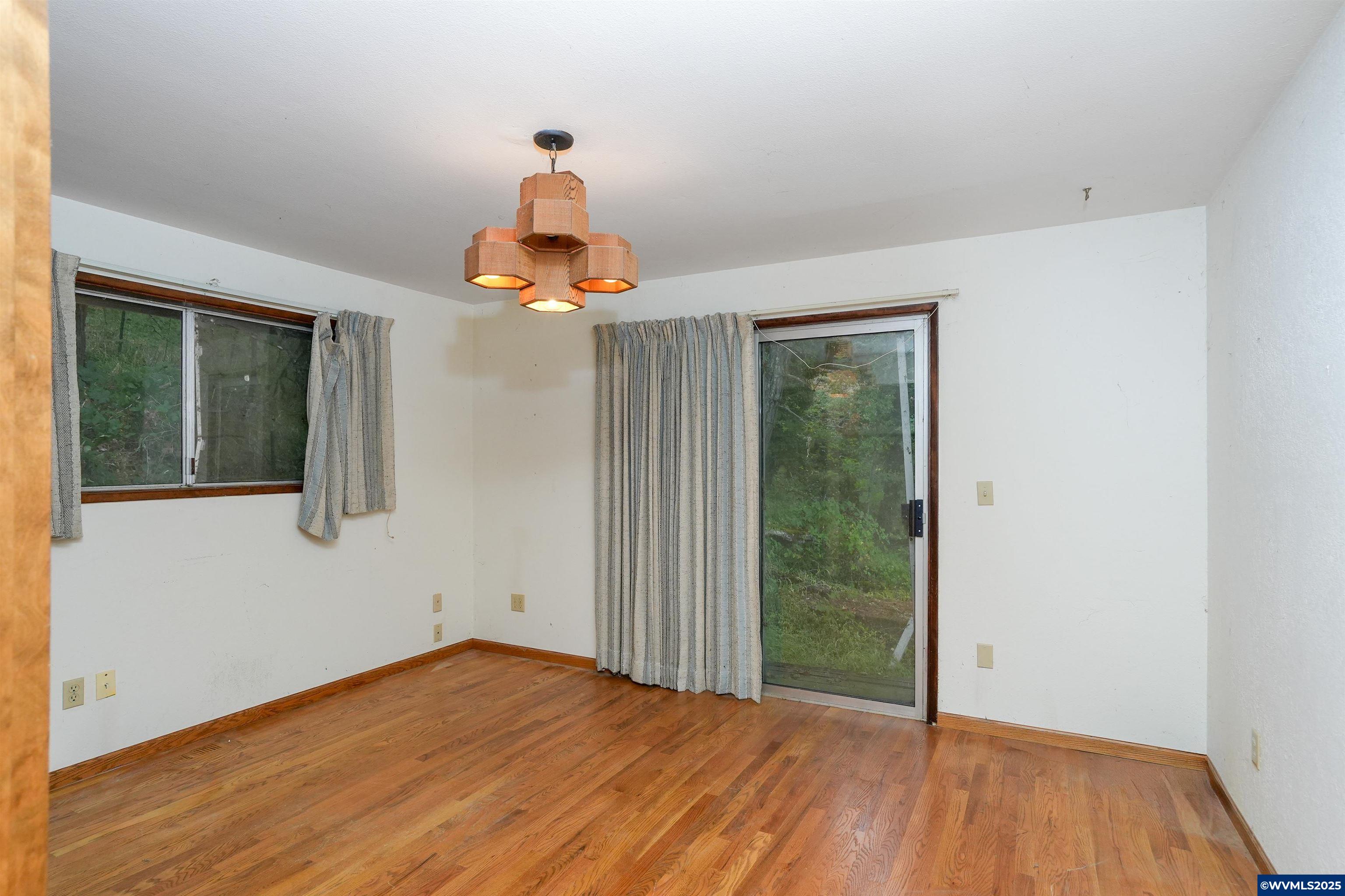 7885 NW Ridgewood Dr