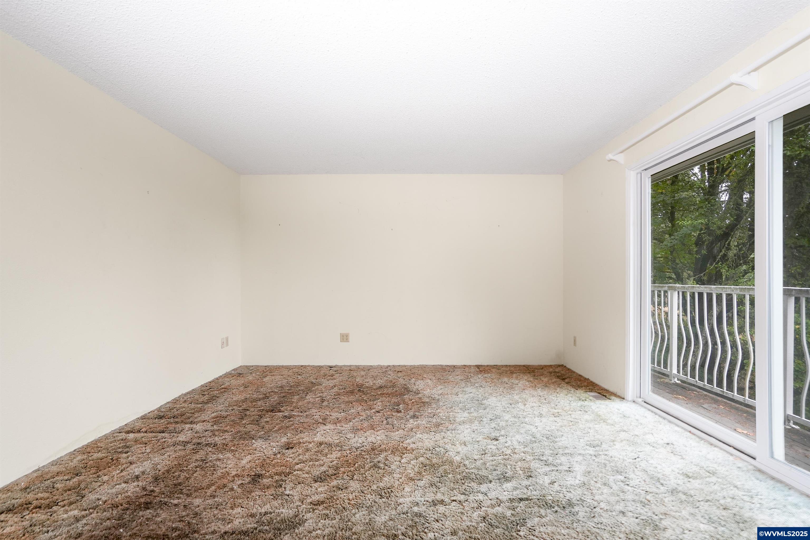 7885 NW Ridgewood Dr