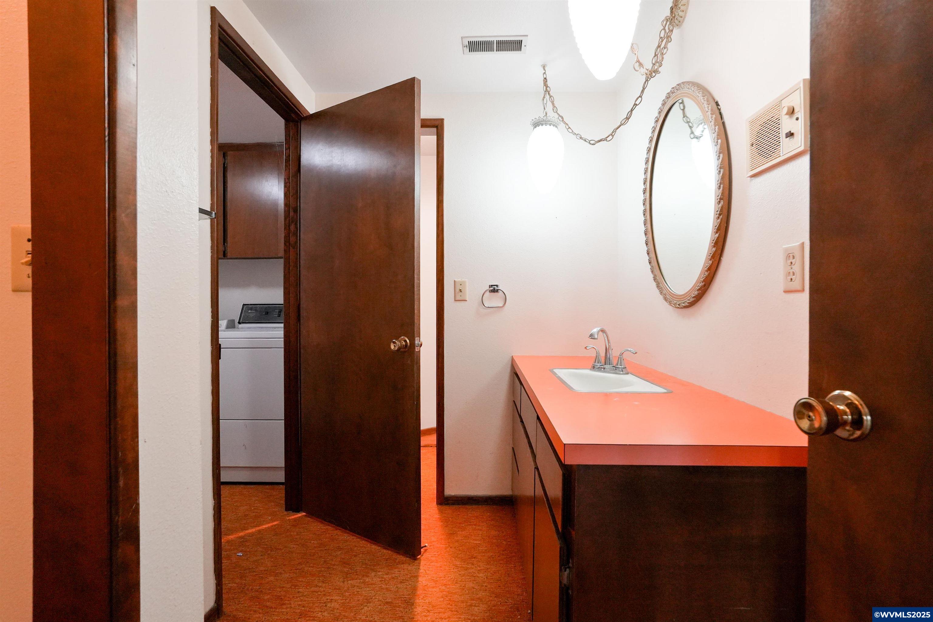 7885 NW Ridgewood Dr