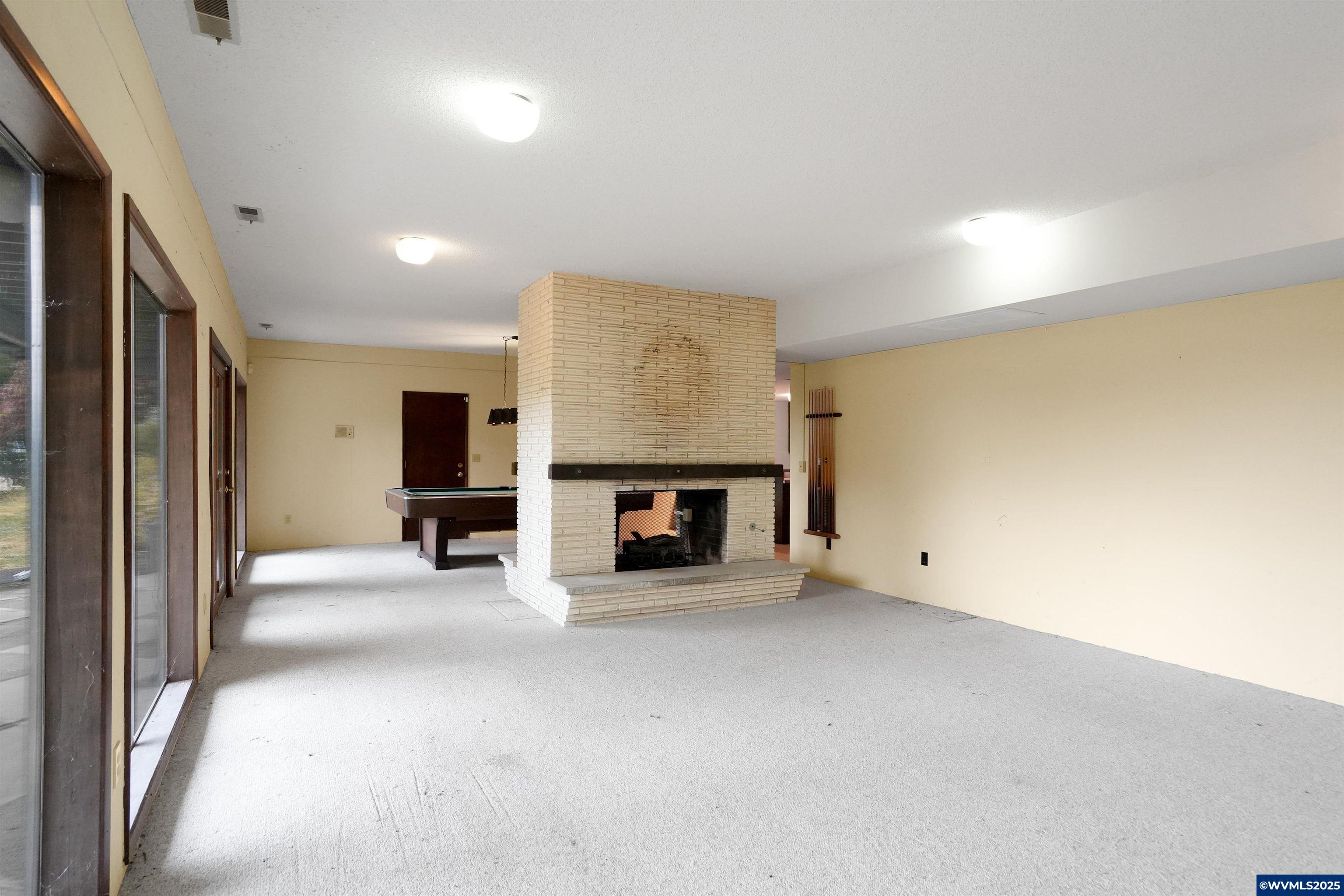 7885 NW Ridgewood Dr