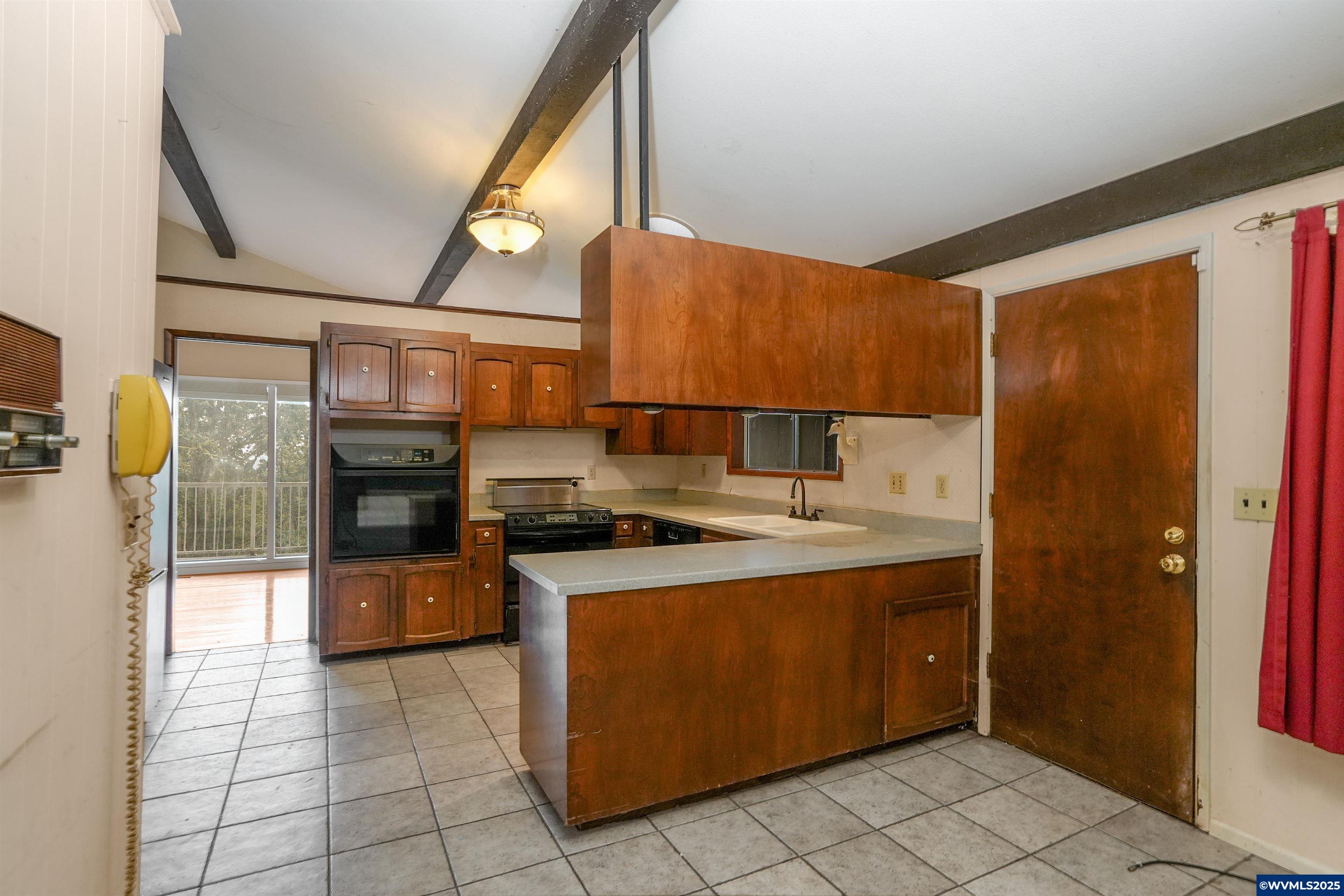 7885 NW Ridgewood Dr