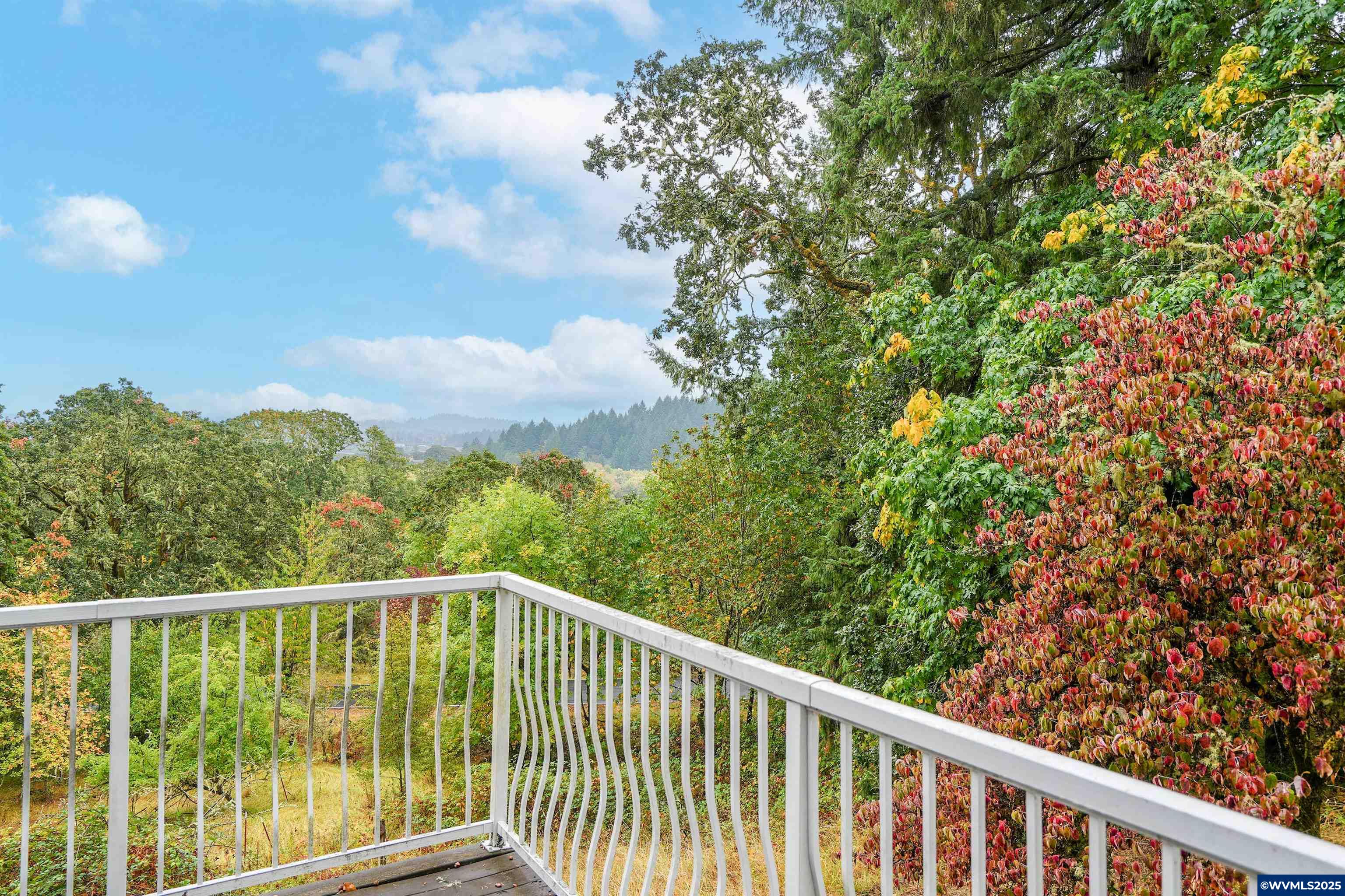 7885 NW Ridgewood Dr