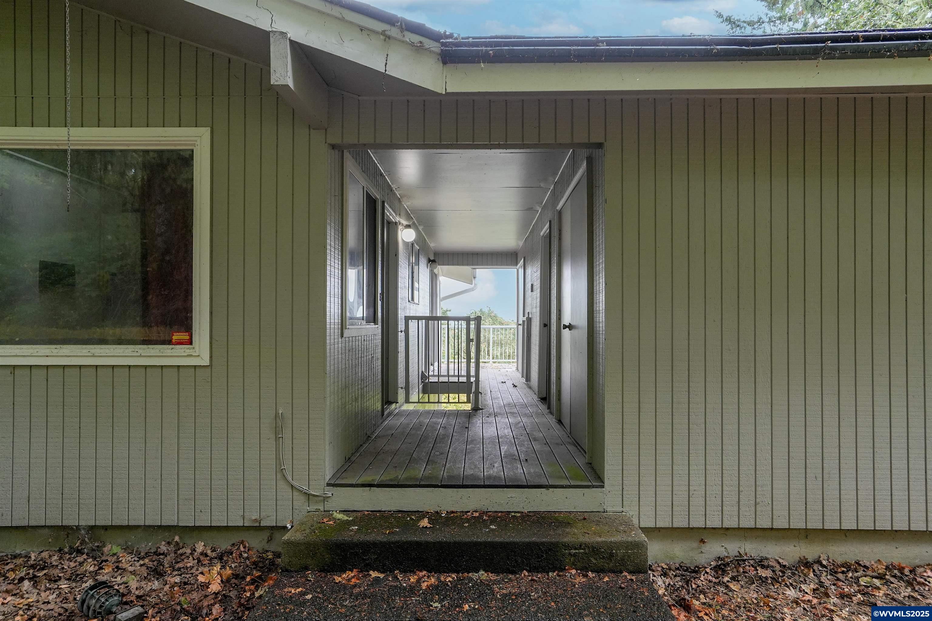 7885 NW Ridgewood Dr