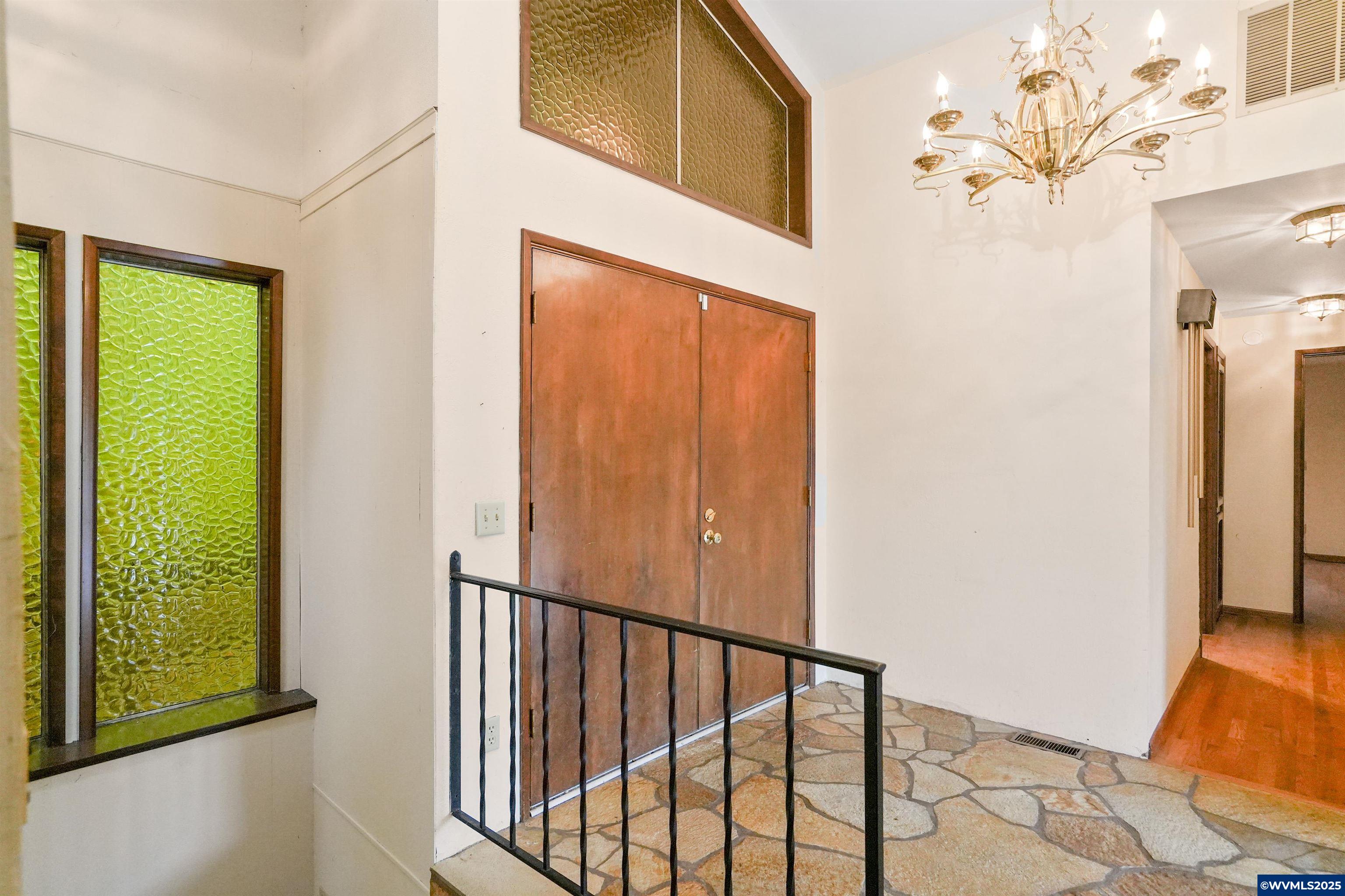 7885 NW Ridgewood Dr