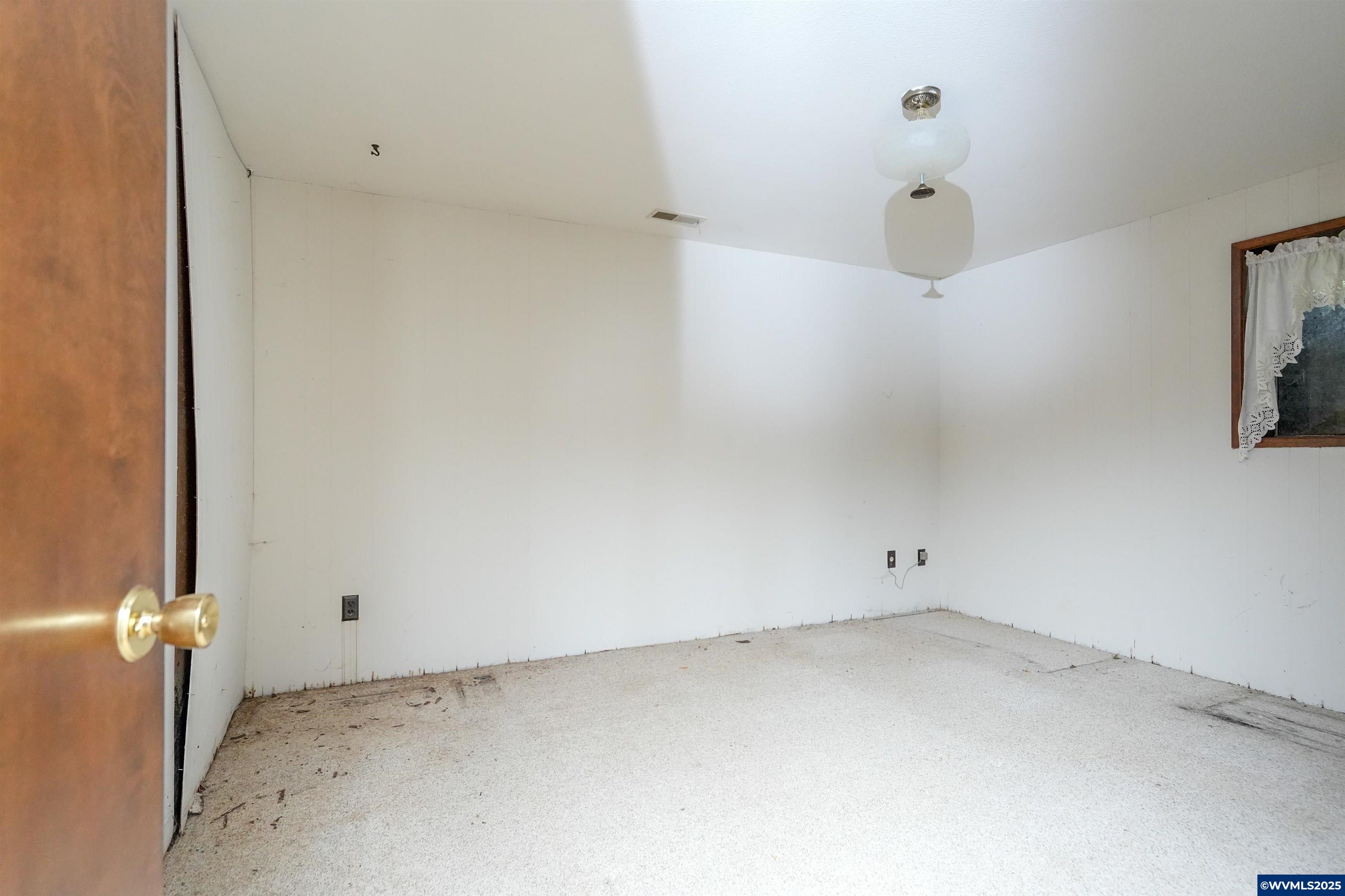 7885 NW Ridgewood Dr