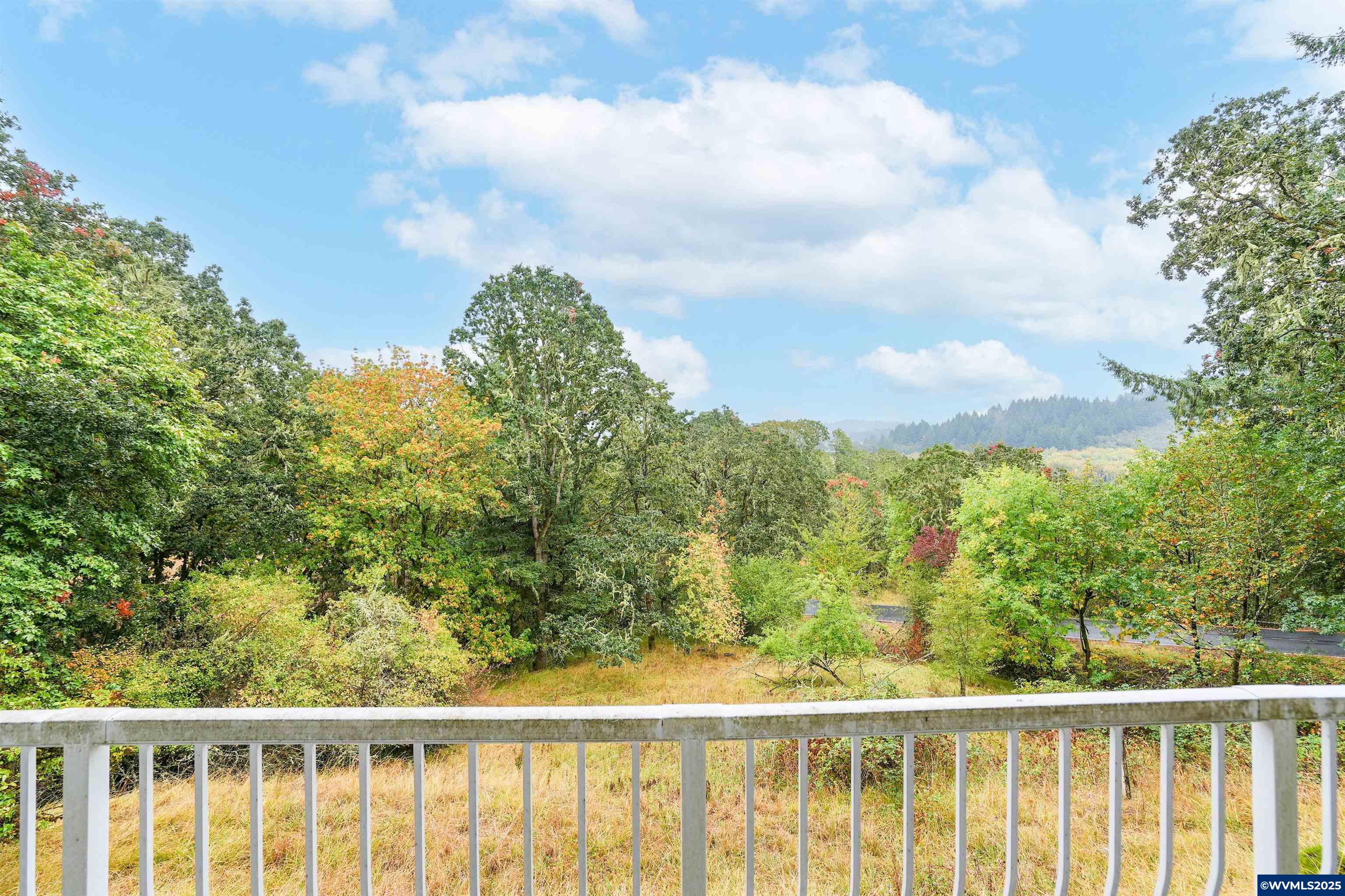 7885 NW Ridgewood Dr