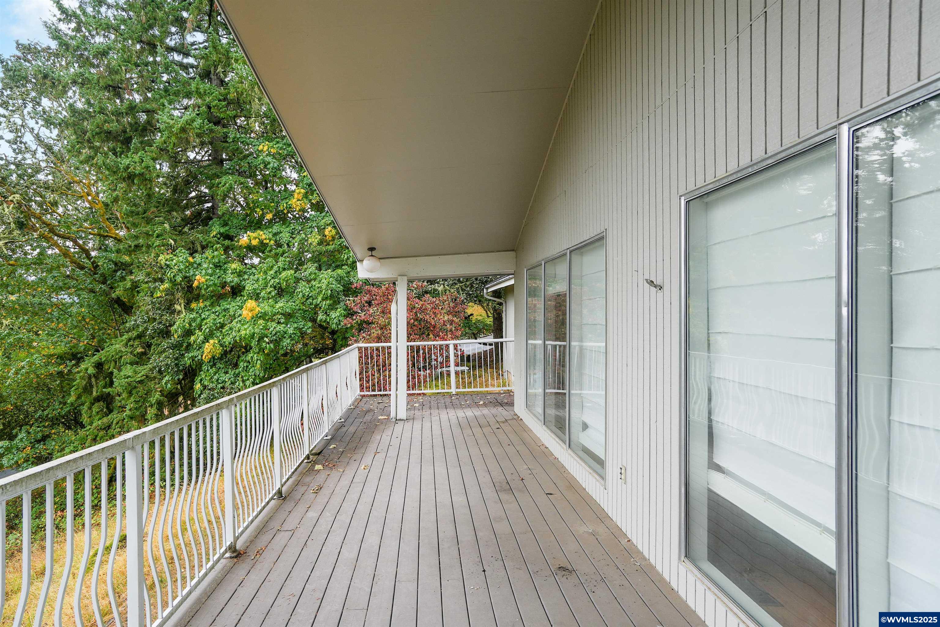 7885 NW Ridgewood Dr