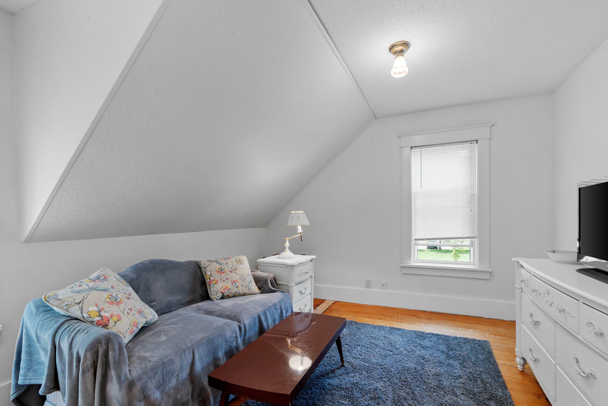 11106 River Road NE