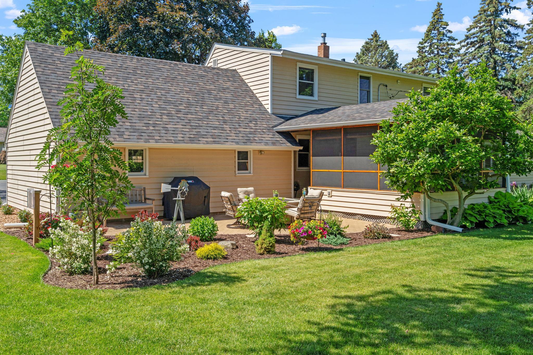 8656 27th Street N