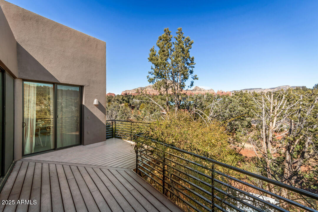 548 EL CAMINO Road