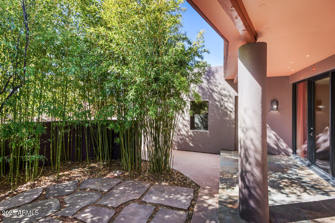 548 EL CAMINO Road