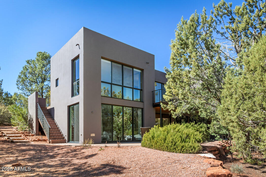 548 EL CAMINO Road