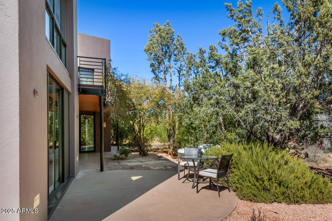 548 EL CAMINO Road