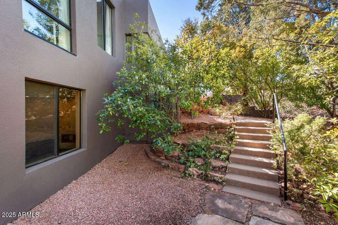 548 EL CAMINO Road