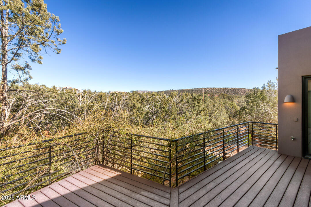 548 EL CAMINO Road