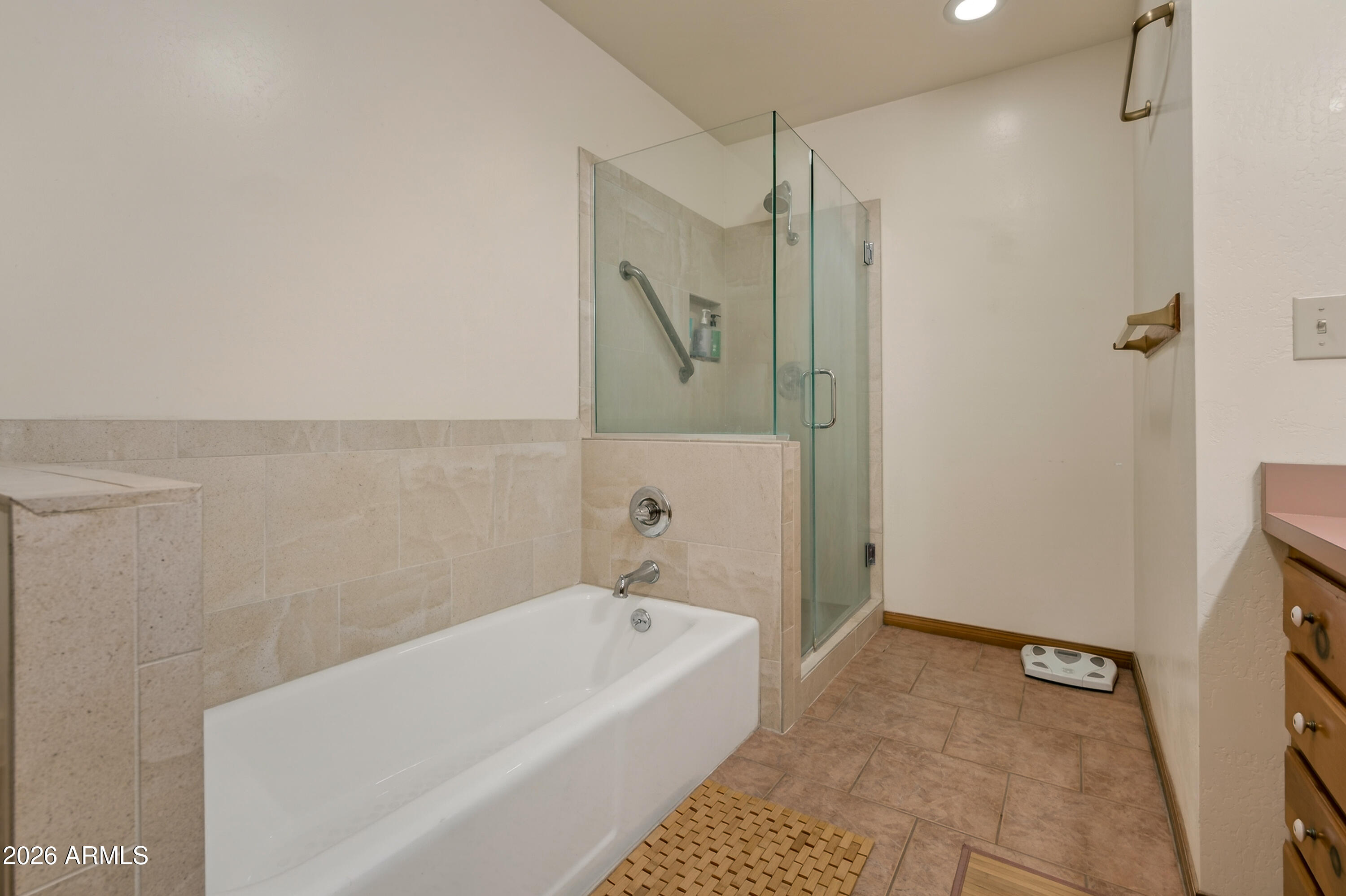 2215 LARIAT Road