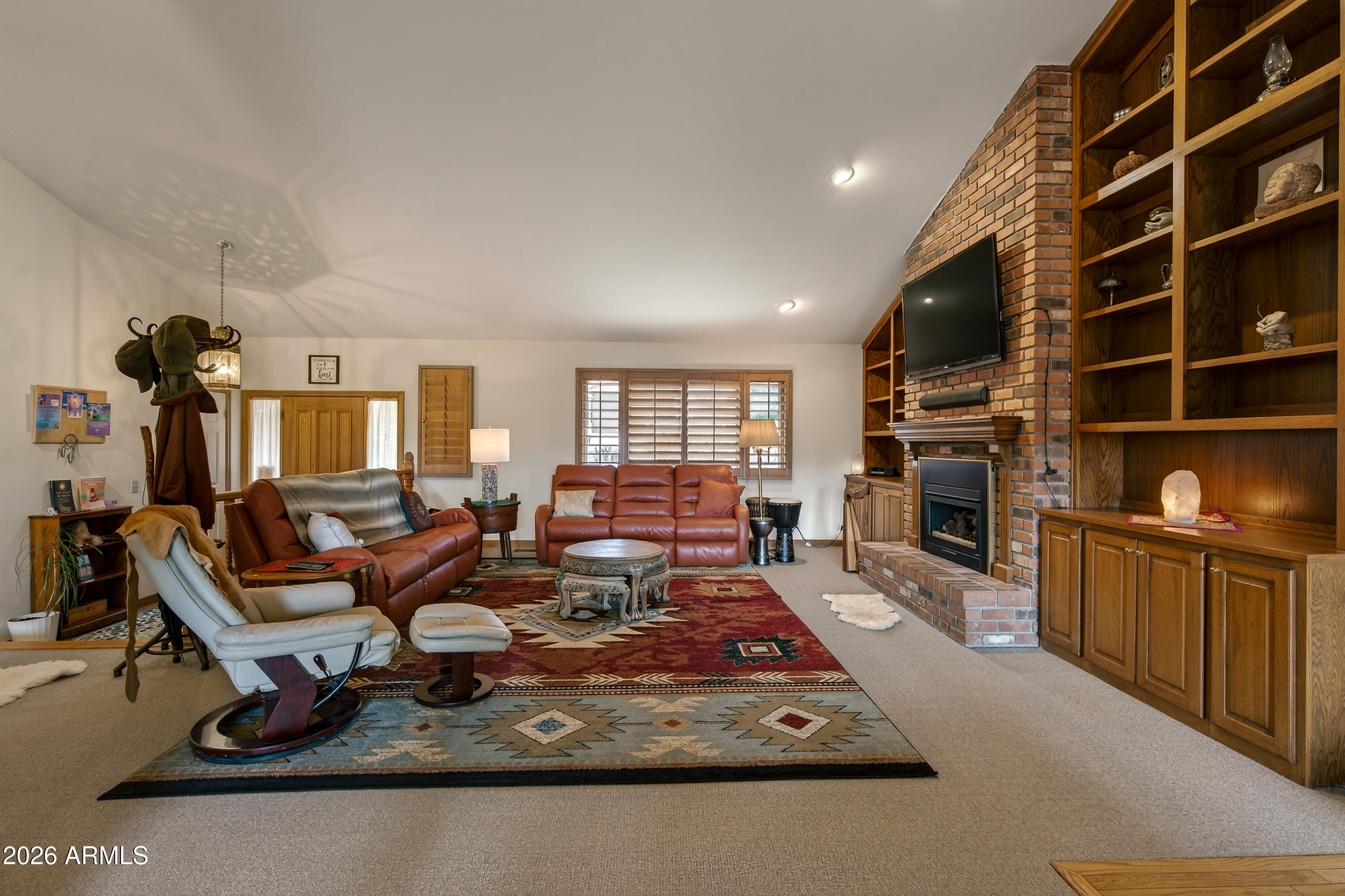2215 LARIAT Road