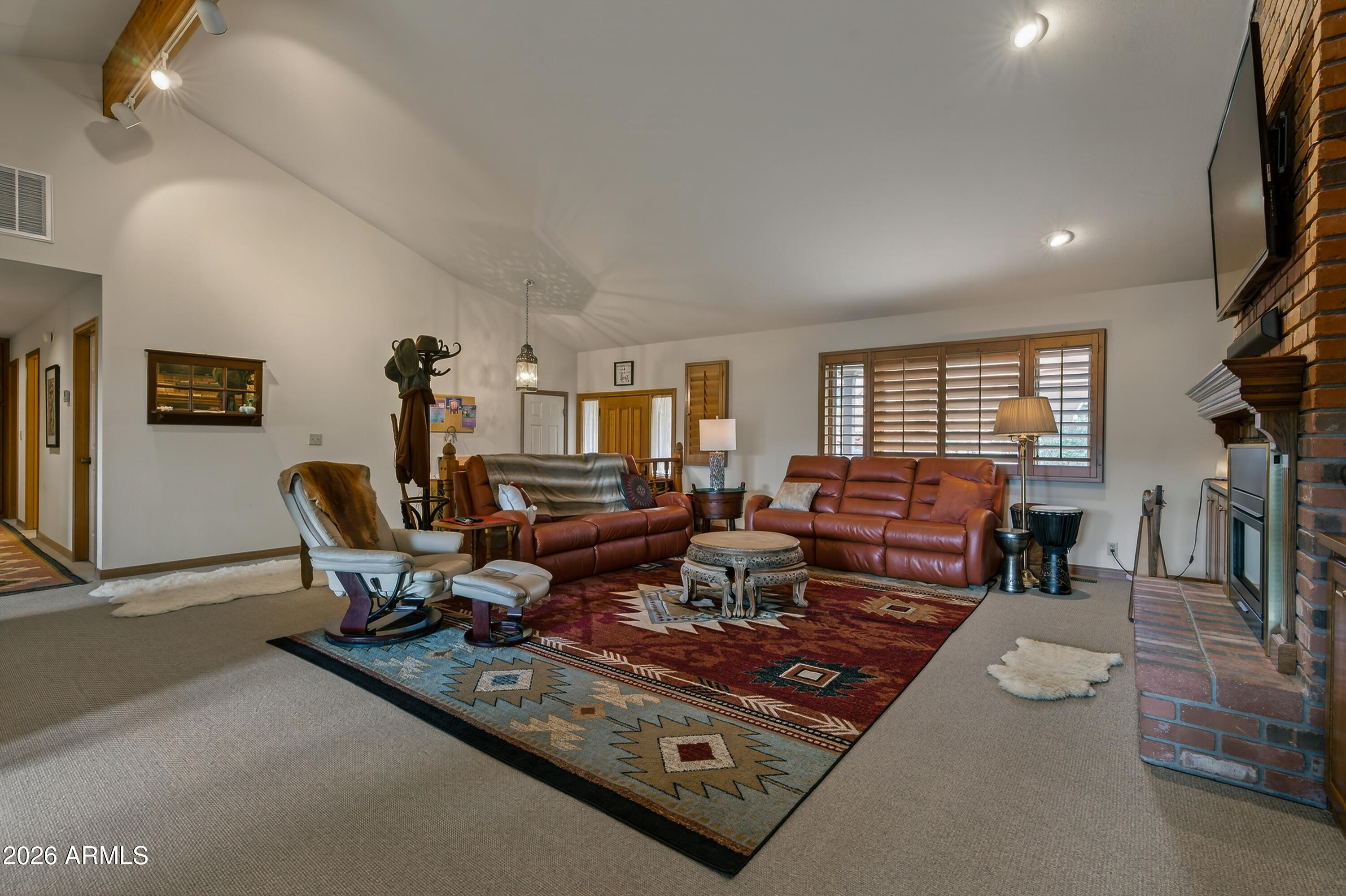 2215 LARIAT Road