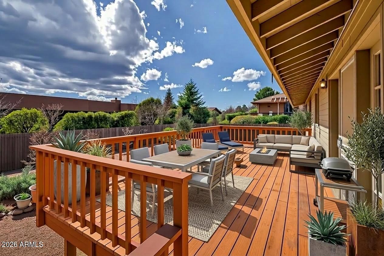 2215 LARIAT Road