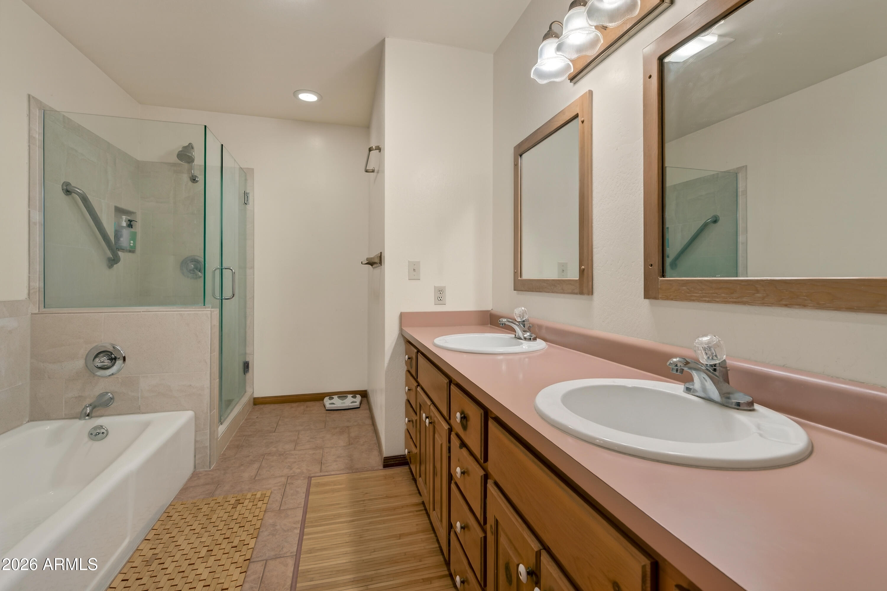 2215 LARIAT Road