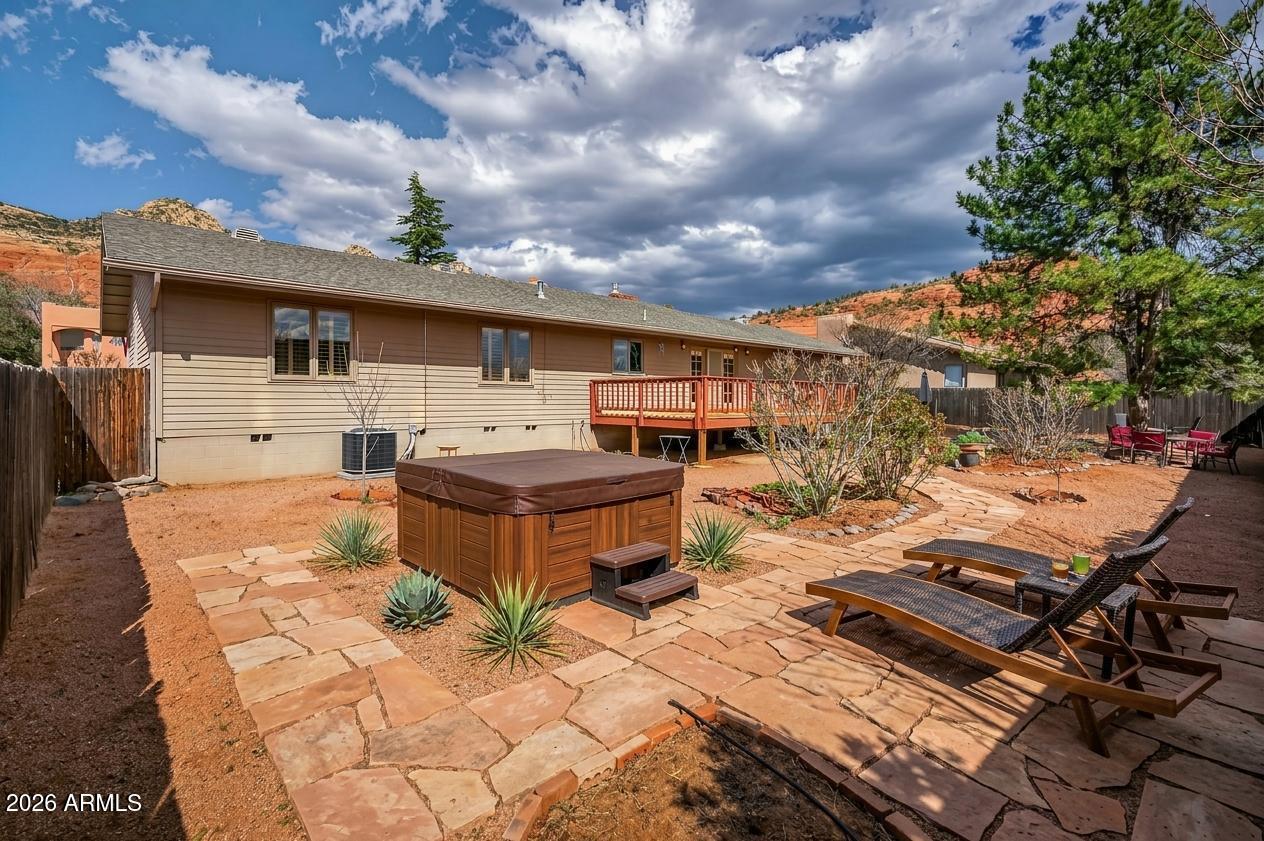 2215 LARIAT Road