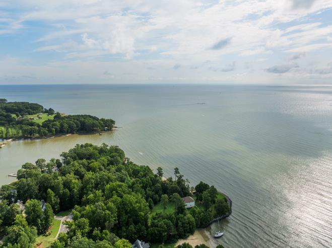 302 Twin Harbor Road