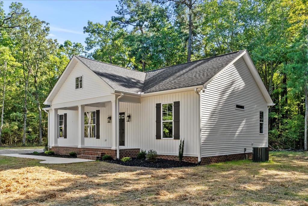 302 Twin Harbor Road