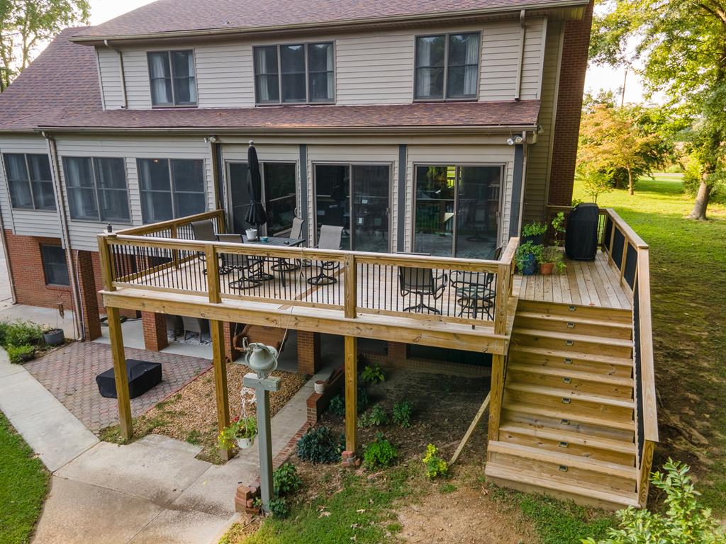310 Locksley Lane