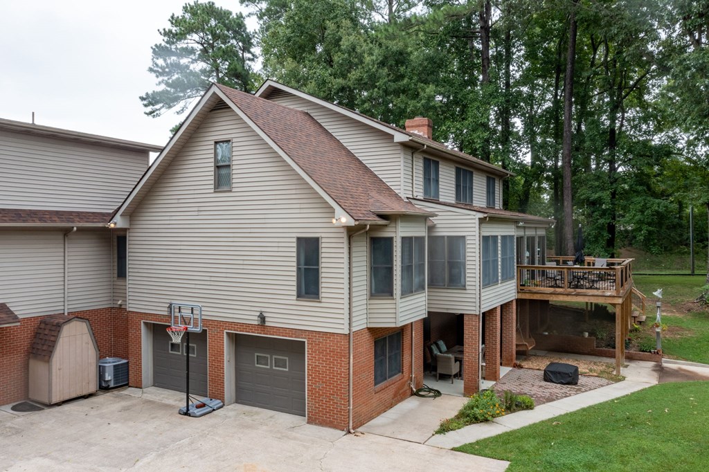 310 Locksley Lane