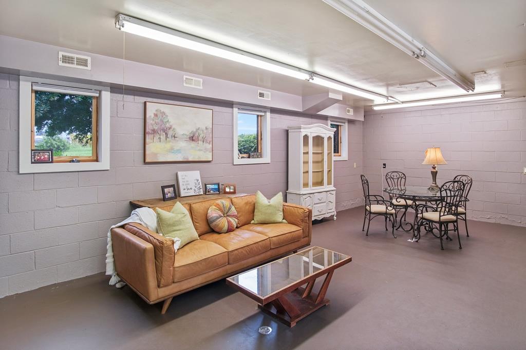 310 Locksley Lane