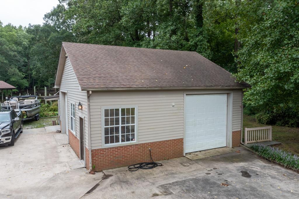 310 Locksley Lane
