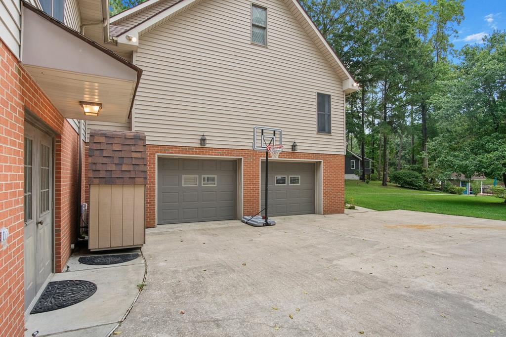 310 Locksley Lane