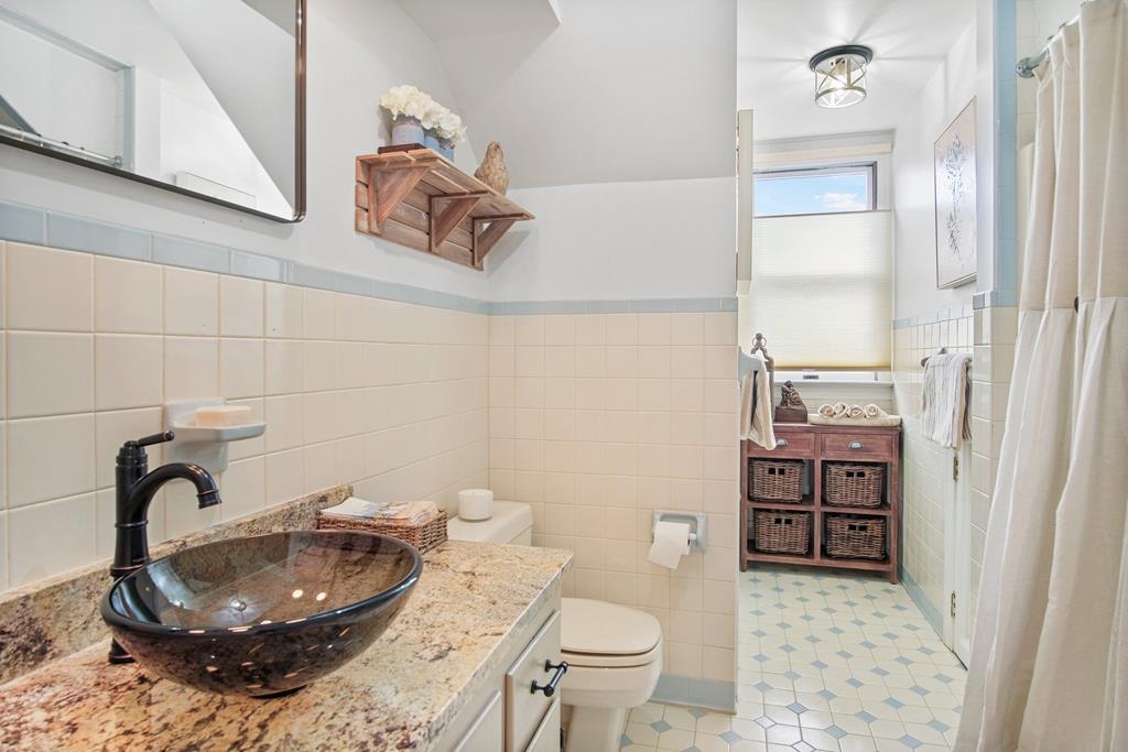 310 Locksley Lane