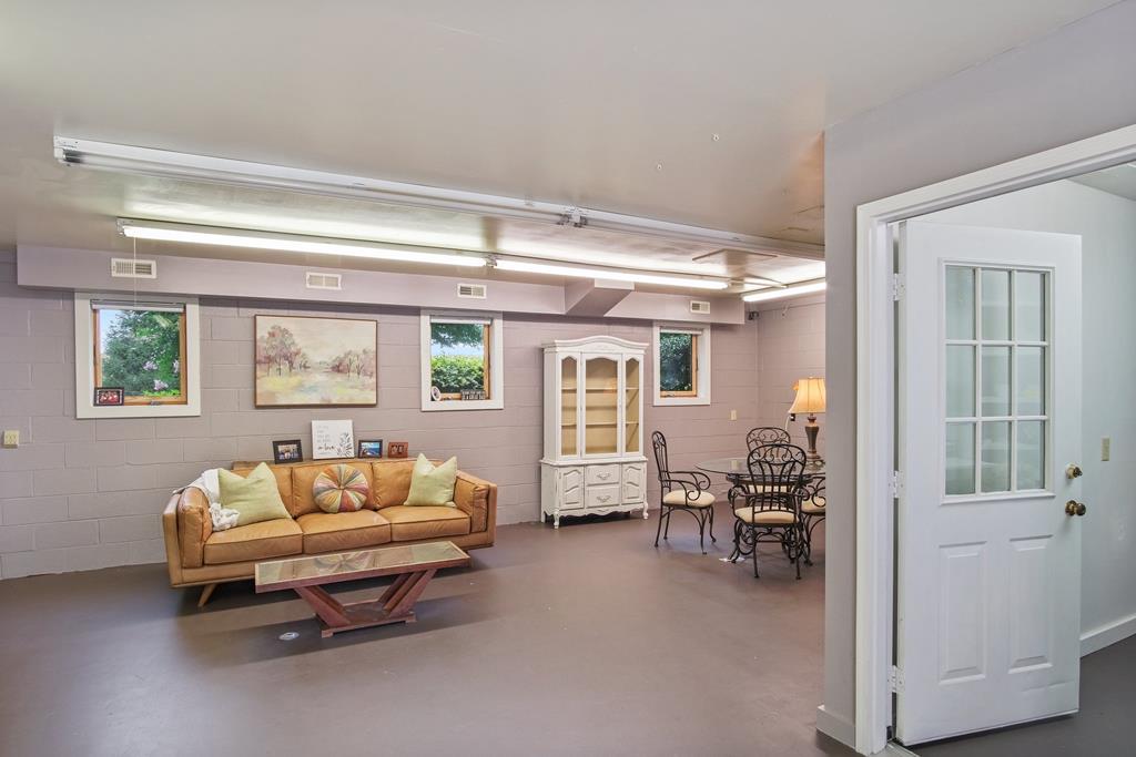 310 Locksley Lane