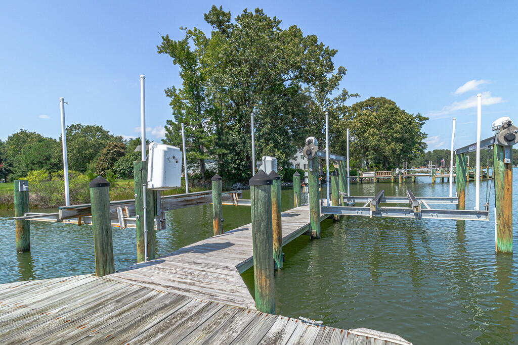 310 Old Point Rd