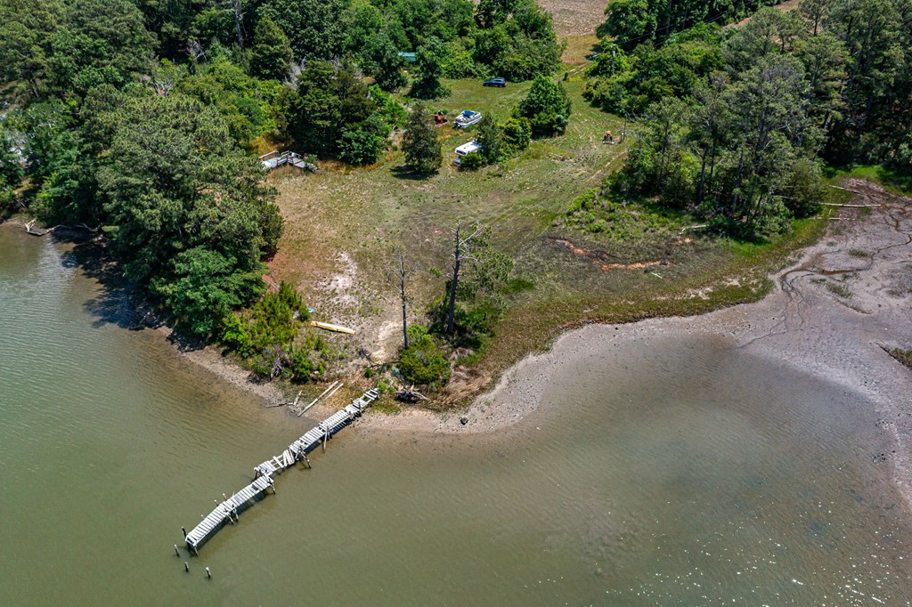 1439 North River Road
