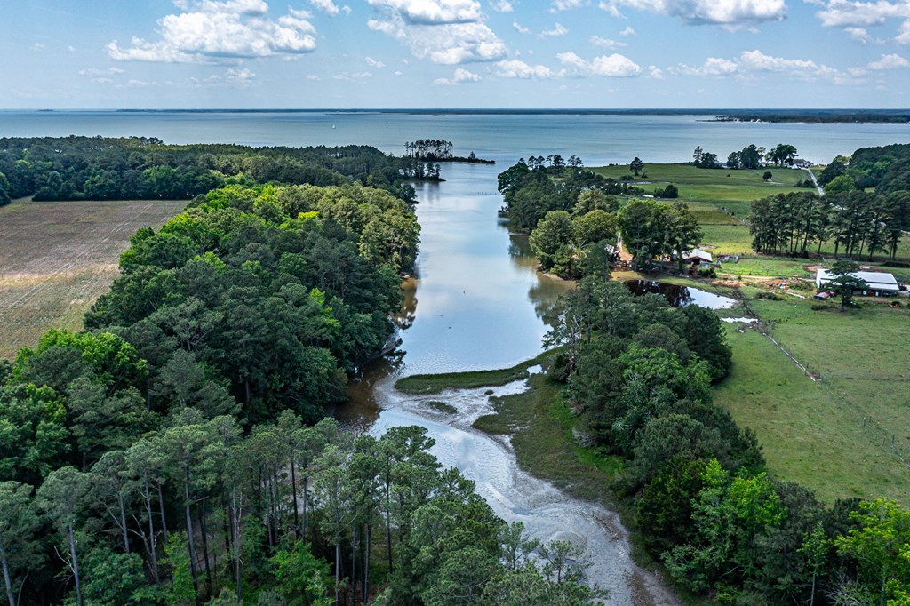 1439 North River Road
