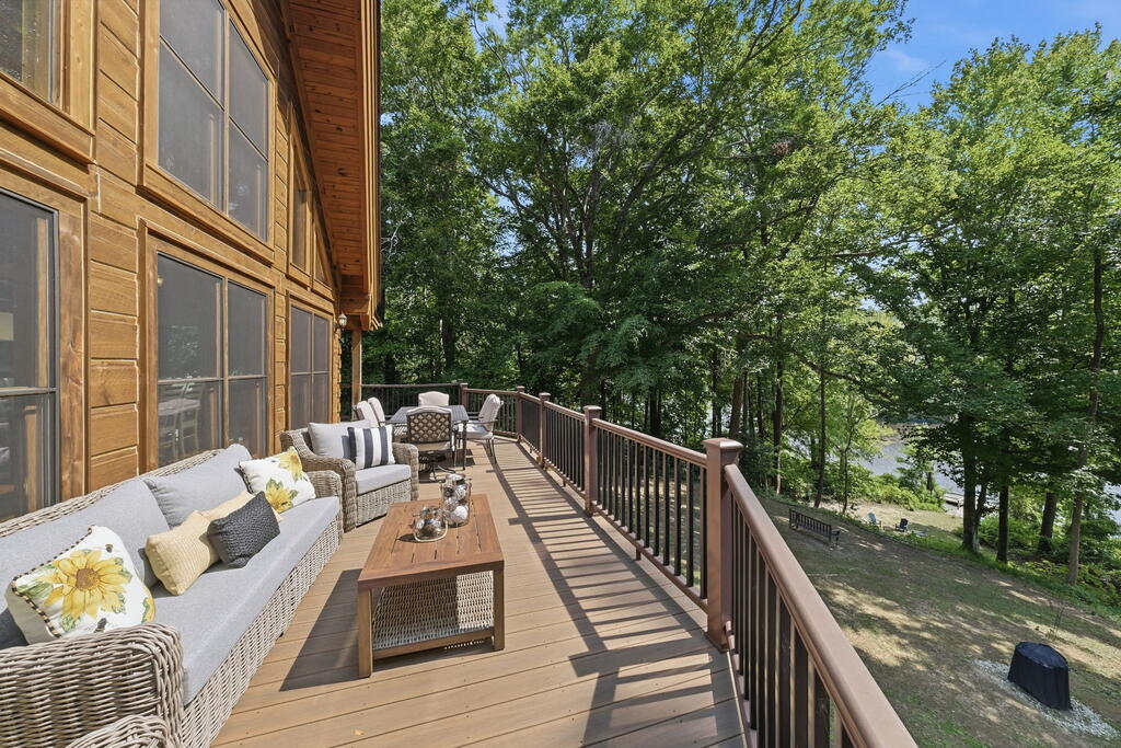 32 Shoreline Drive