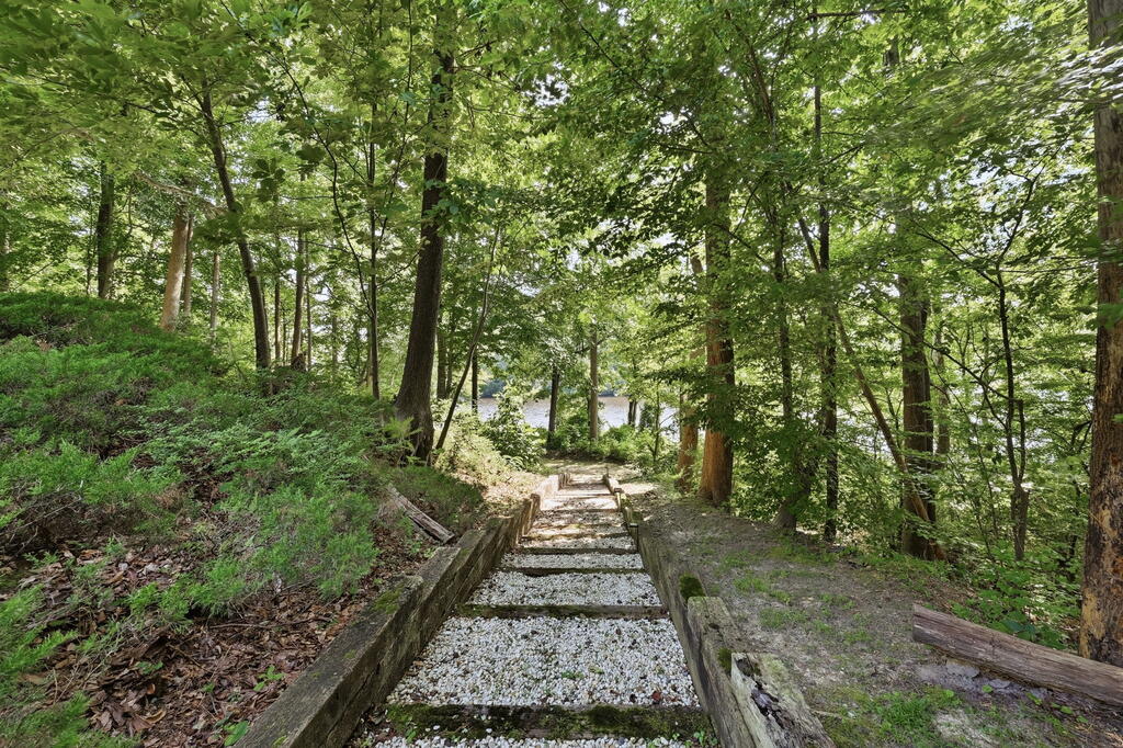 32 Shoreline Drive