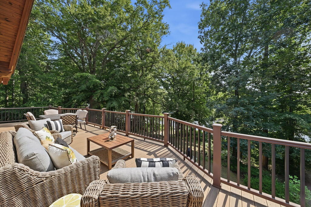 32 Shoreline Drive