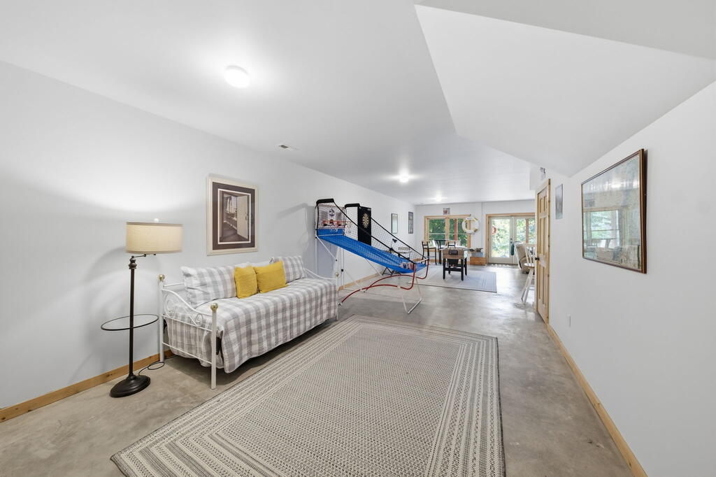 32 Shoreline Drive