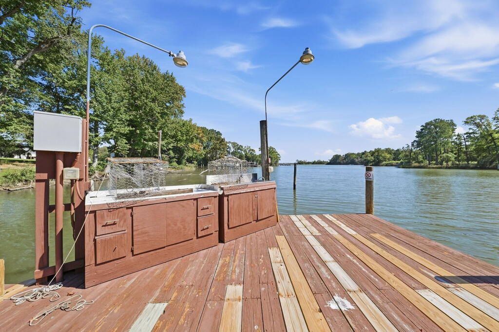 88 Canoe Place