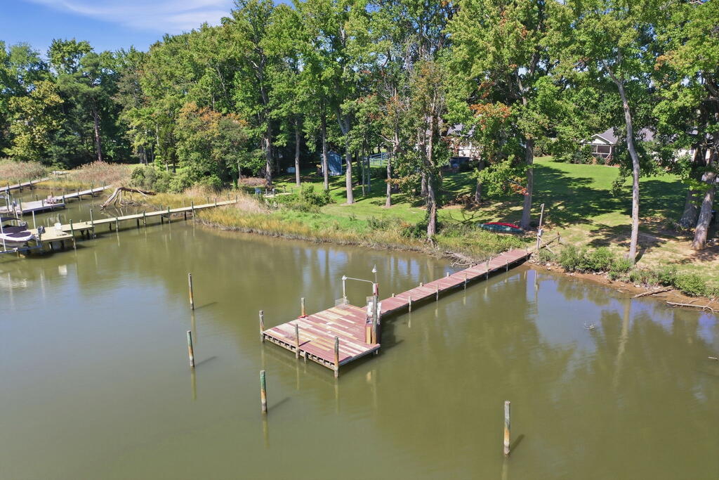 88 Canoe Place